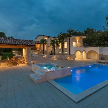 Sunset Villa *
