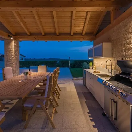 Sunset Villa *